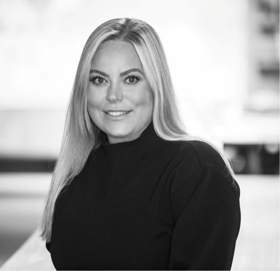 Isabel Elf (vikarierar för Anders Cronzell) 